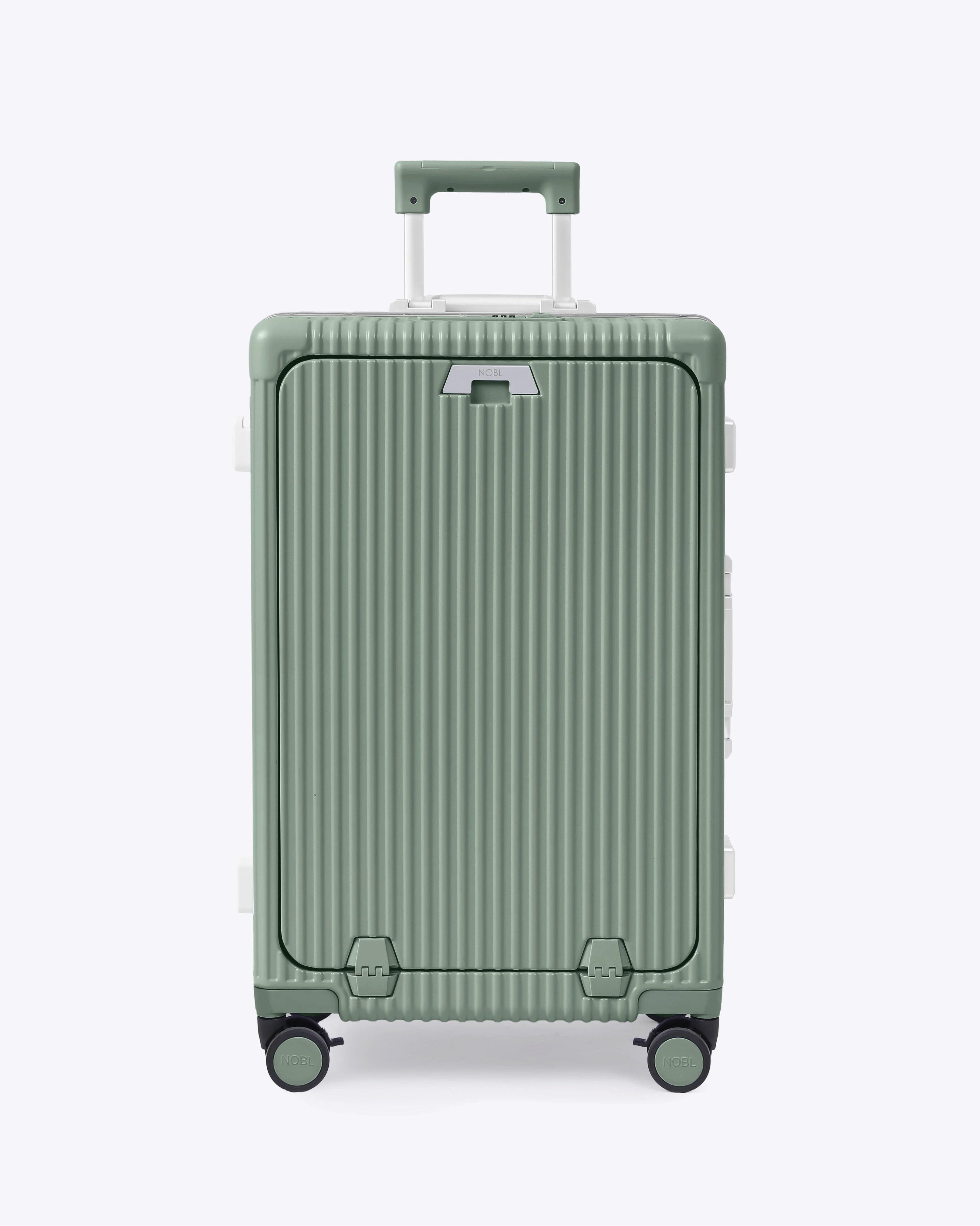Check-In Medium: All-In-One 24" — Voyager Elite